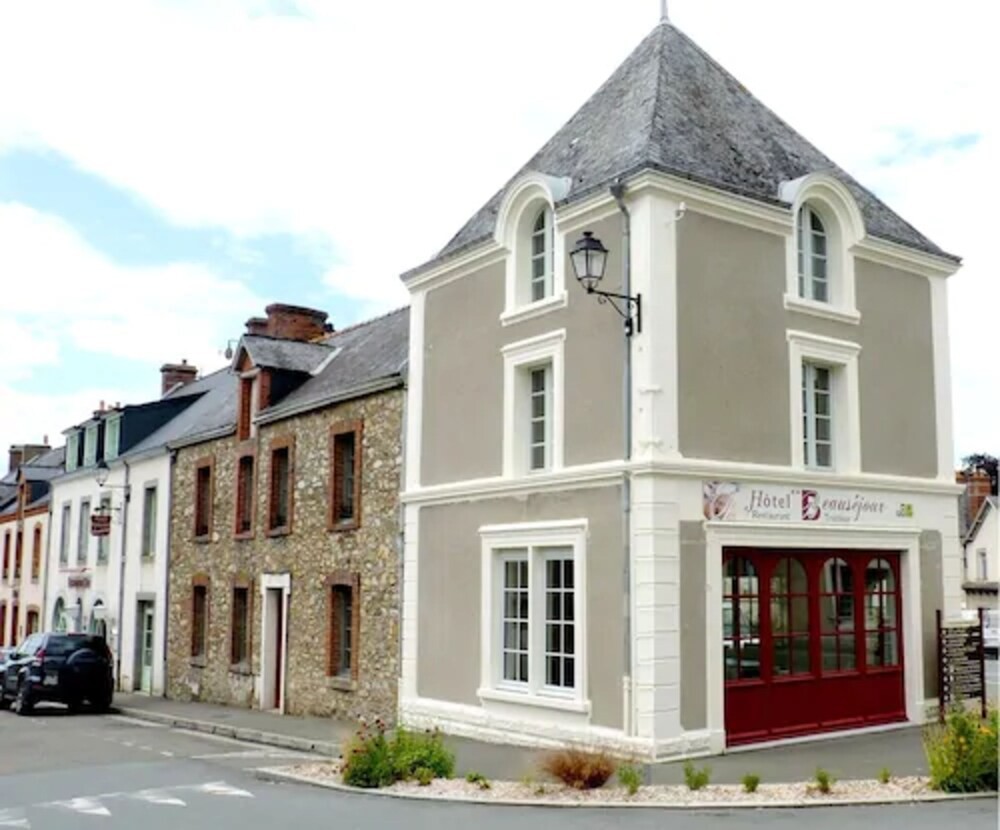 Logis Hôtel Beauséjour, Hôtel à Sainte-Suzanne-et-Chammes