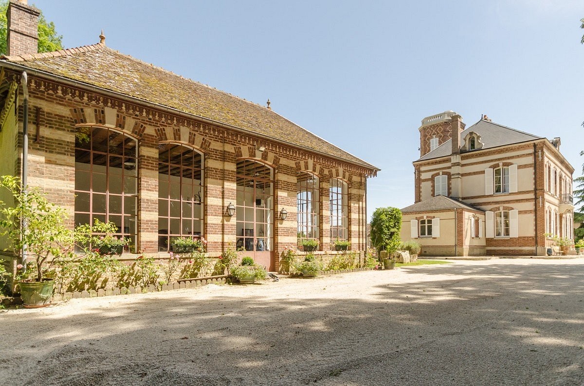 Château De Montabert, Hôtel à Montaulin
