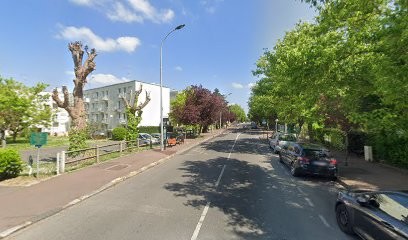 Studio Indépendant - Tout équipé - 20 Min De PARIS, Hôtel à Marly-le-Roi