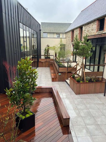 Brit Hotel Les Voyageurs, Hôtel à Loudéac