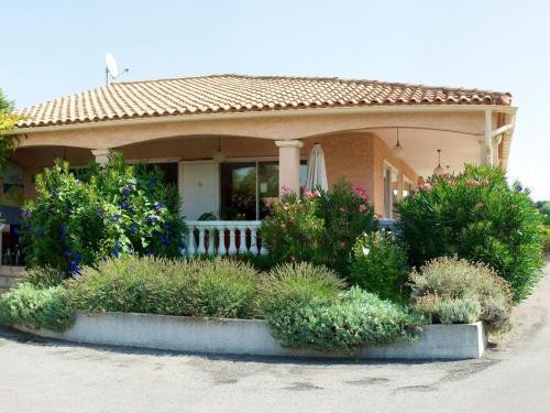 Le Grand Jardin, Hôtel à Aujargues