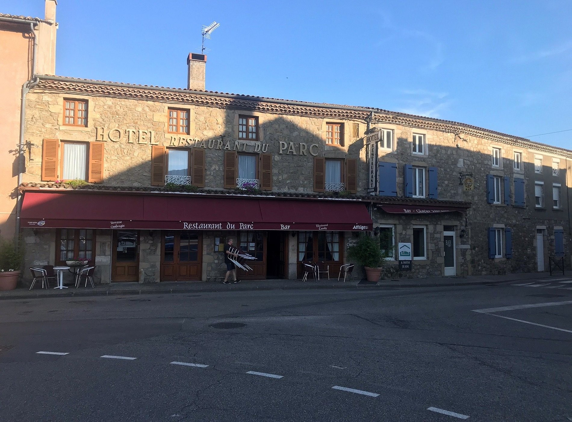 Hotel Restaurant Du Parc, Chambres à Partir De 60€, Hôtel à Maclas