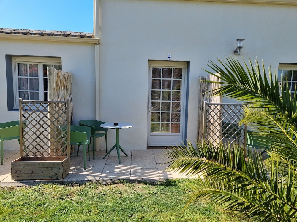 HOTEL AUX ROCHERS DE L’OCÉAN, Hôtel à Givrand