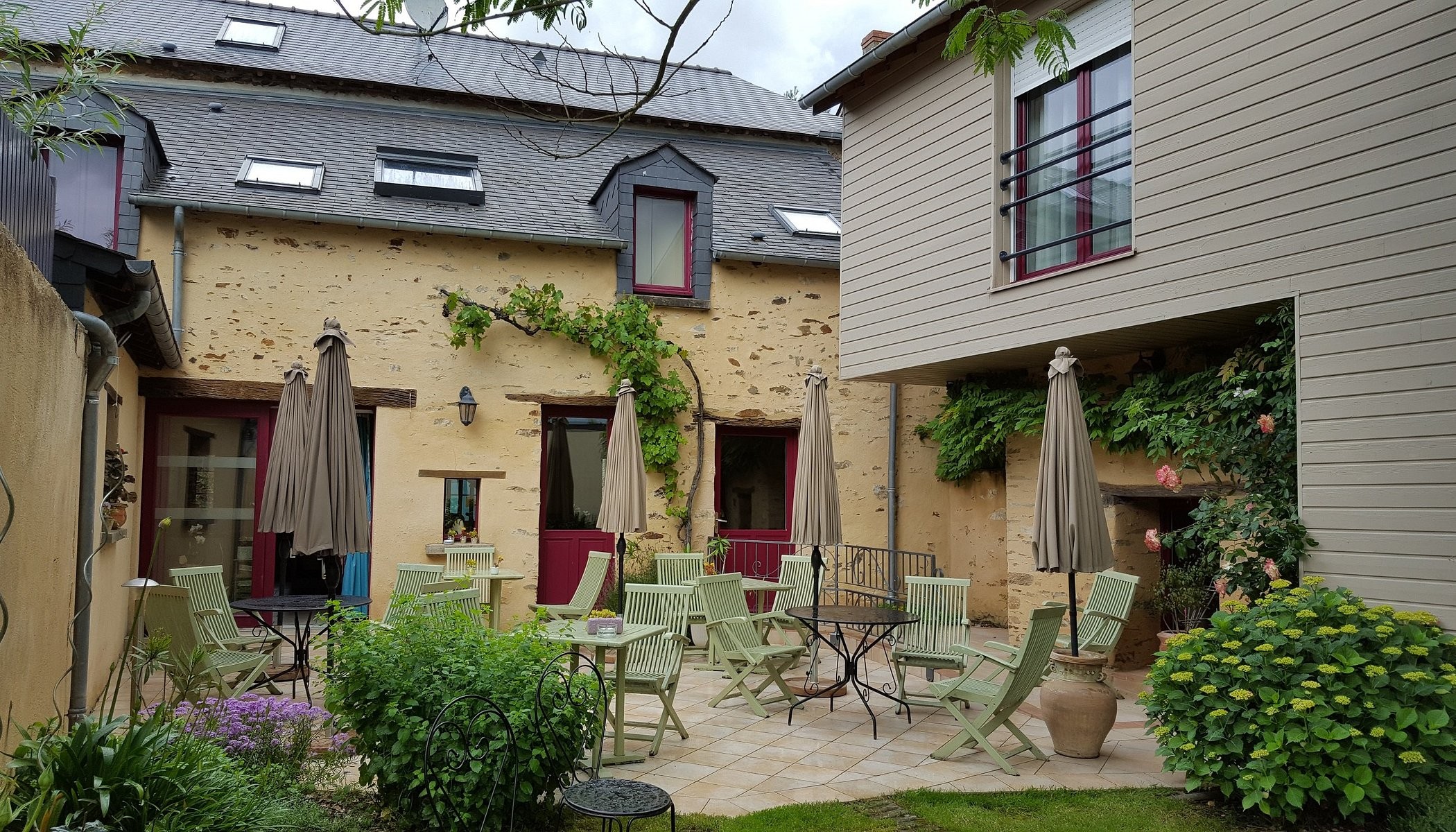 Hôtel Restaurant L'Amphitryon, Hôtel à Coudray