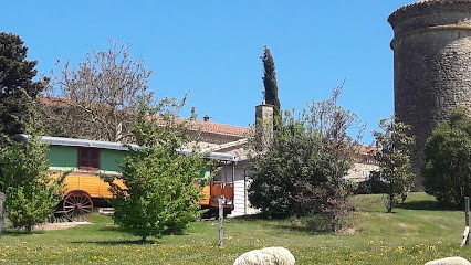 Roulotte La Souleillade, Hôtel à Saint-Sernin