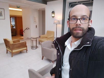 Ouahabi, Hôtel à Villejuif