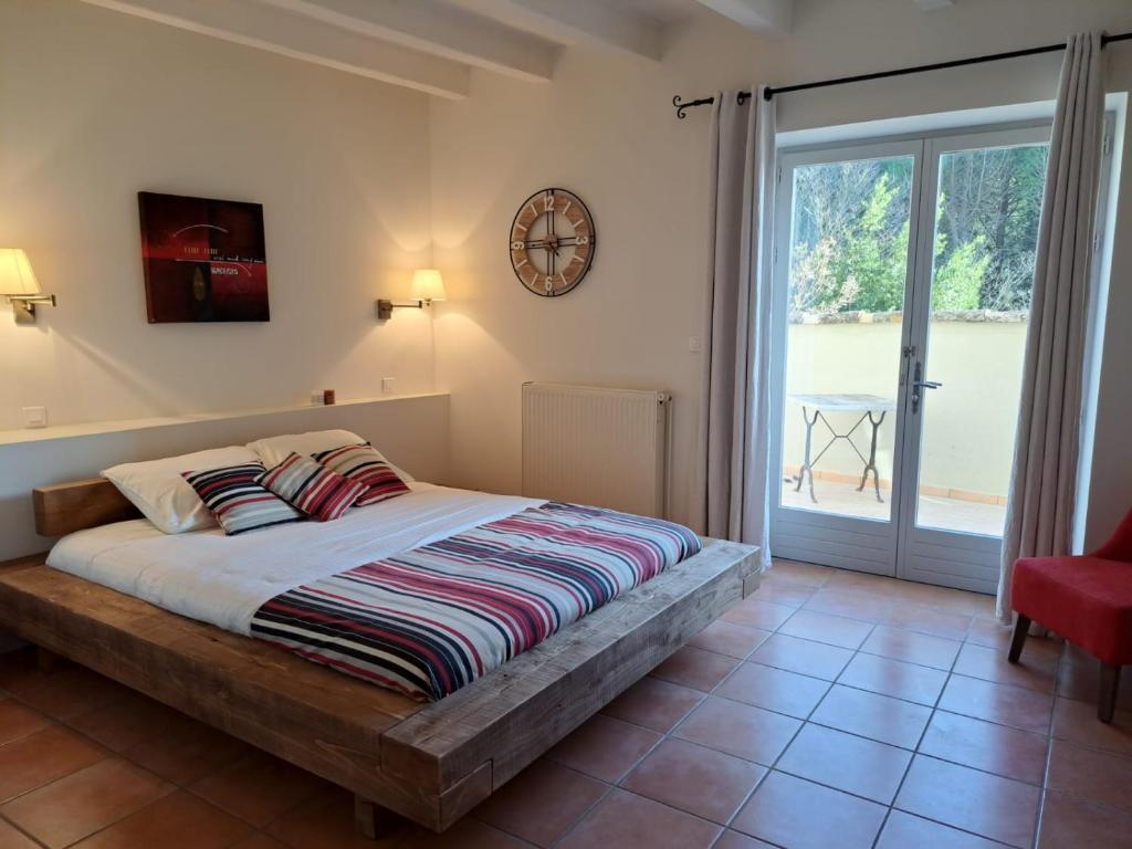 Logis Hotel Le Clos Des Sullys, Hôtel à Montclus