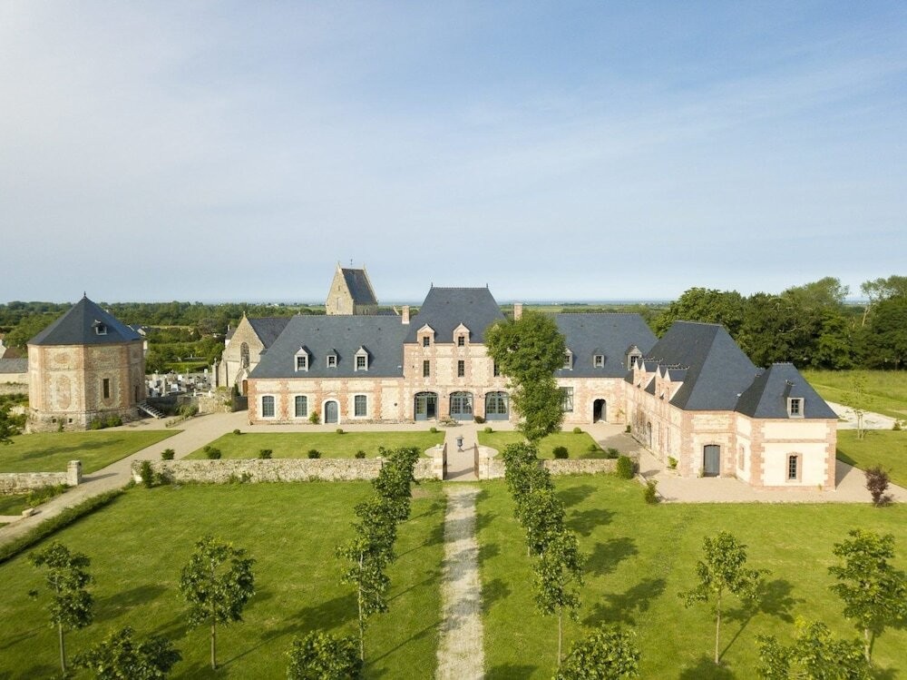 Pierres d'Histoire - Le Domaine de Ravenoville, Hôtel à Sainte-Mère-Église