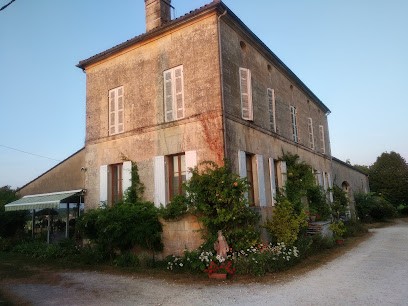 Cellou Bernard, Hôtel à Saint-Simon-de-Bordes