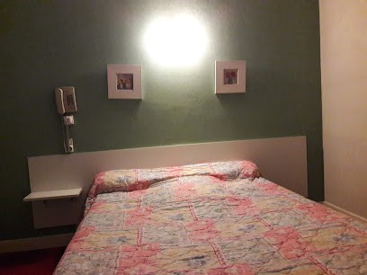 Central Hôtel, Hôtel à Saint-Priest