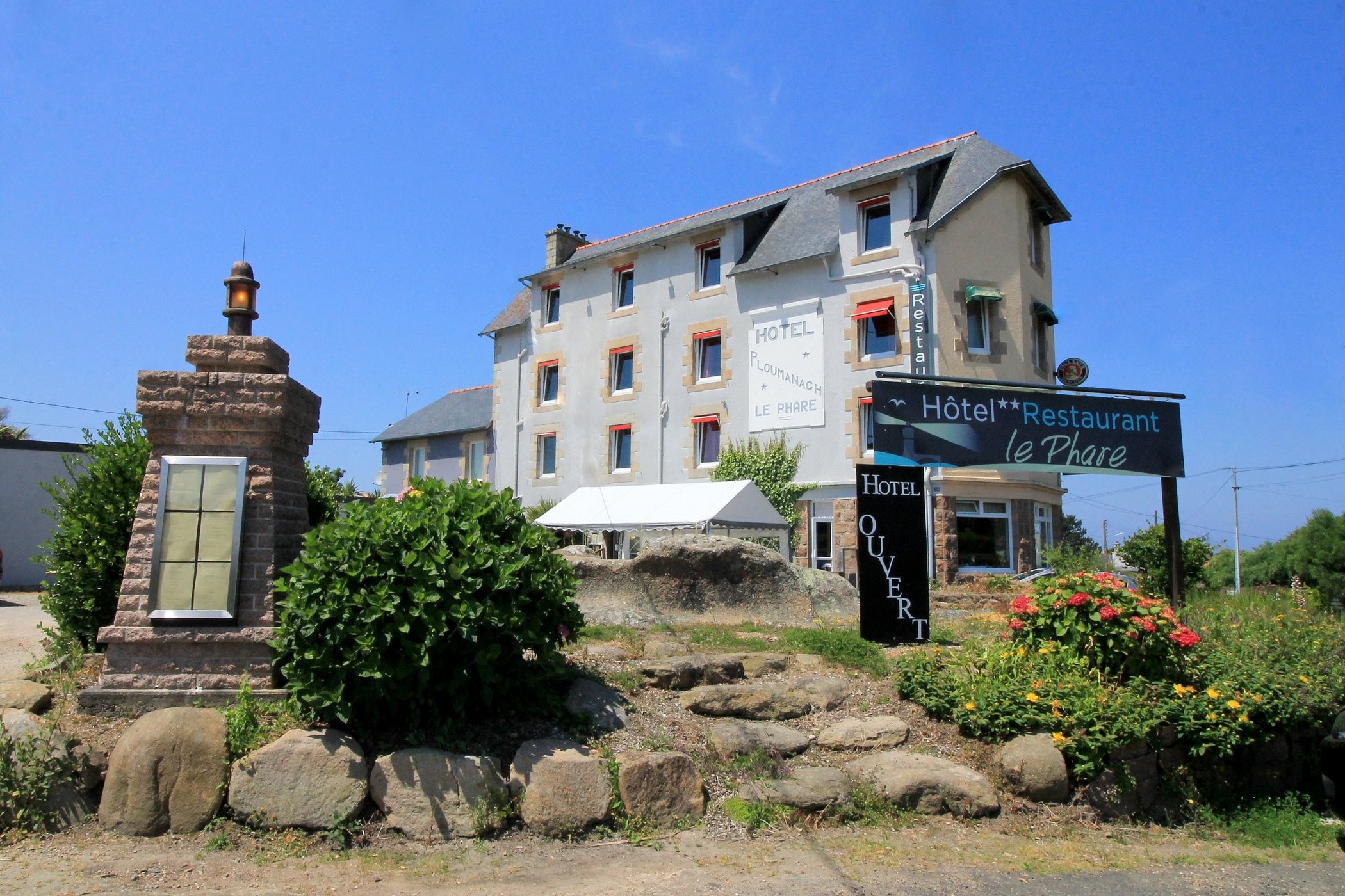 Logis Hôtel Le Phare, Hôtel à Perros-Guirec