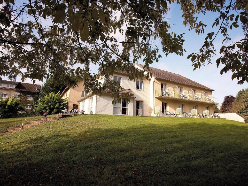 Logis Hôtel Du Pont Neuf, Hôtel au Veurdre