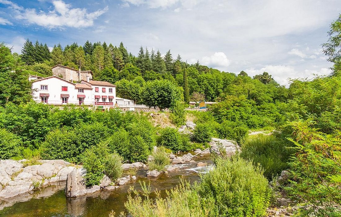 Logis Hôtel La Corniche Des Cévennes, Hôtel à Saint-Jean-du-Gard