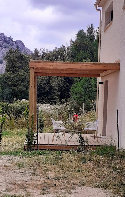 I PRUNELLI - U VERDE - U GIALLU - U CASTAGNU -, Hôtel à Omessa