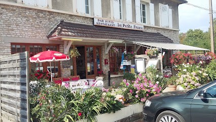 La Petite France, Hôtel au Château-d'Almenêches