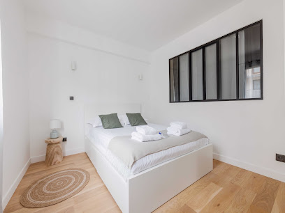 Serene Apartment 6P/2Br - Puteaux / La Dã©Fense - Belvilla By Oyo Hôtel à Puteaux