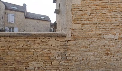 La poupée Bru, Hôtel aux Riceys