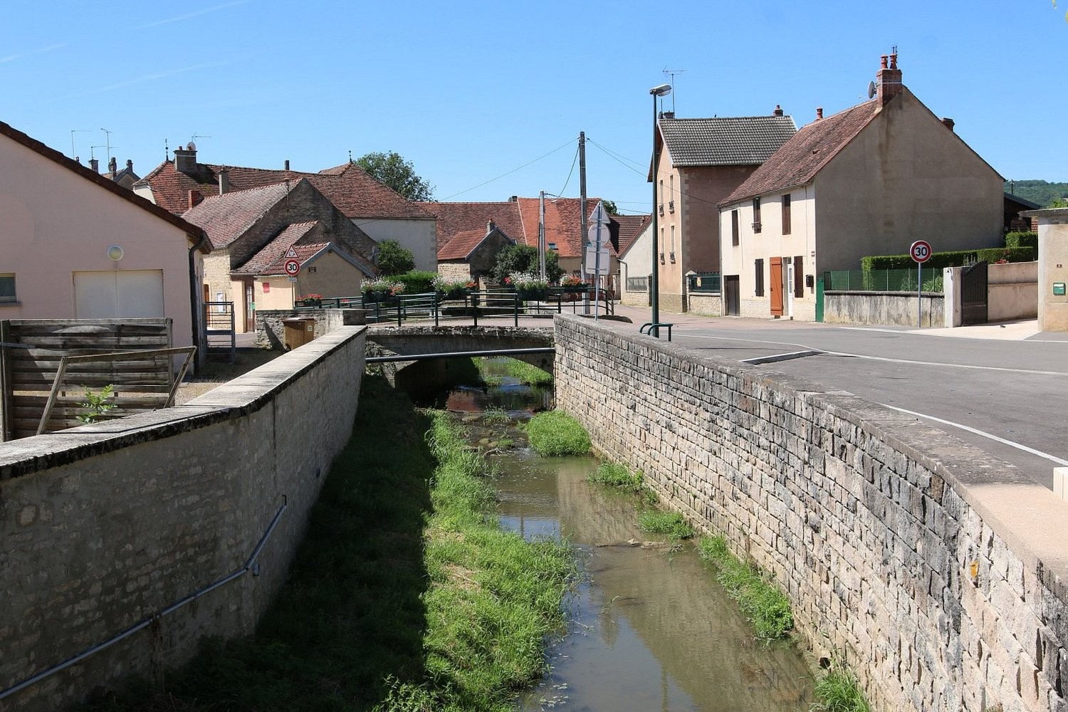 Hôtel Restaurant Le Macarena, Hôtel à Pouillenay