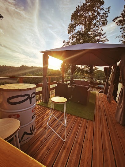 Insolite love, Hôtel à Chimilin