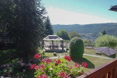 Hostellerie Saint Clément, Hôtel à Vic-sur-Cère