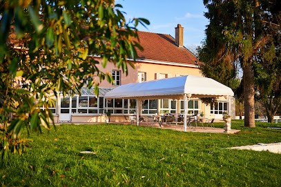 L' Auberge Du Port - Hôtel Et Restaurant, Hôtel à Remilly-Aillicourt