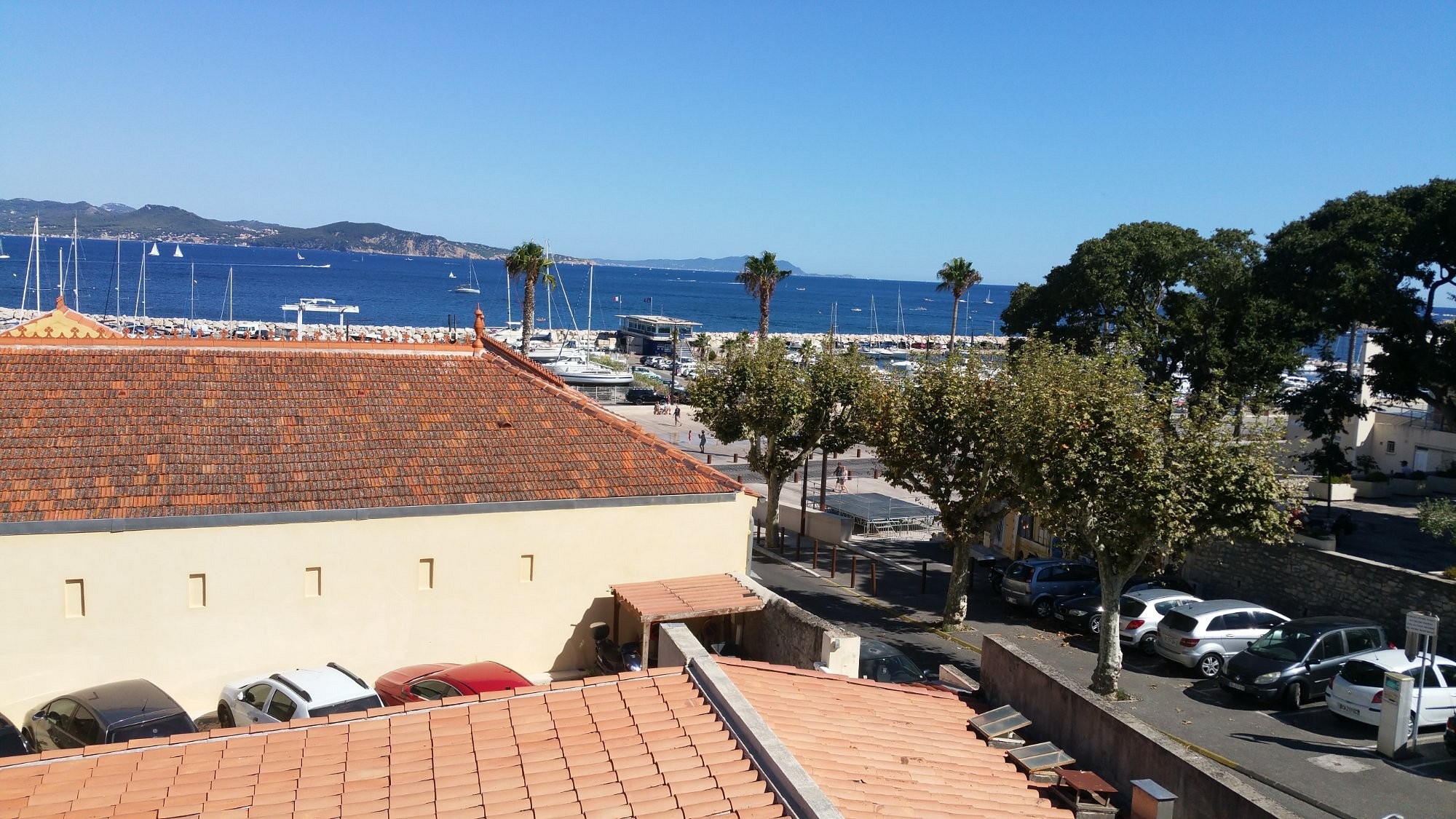 Hôtel-Restaurant La Croix De Malte, Hôtel à La Ciotat