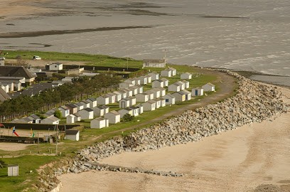 Hôtel Restaurant Des Bains SARL, Hôtel à Saint-Jean-le-Thomas