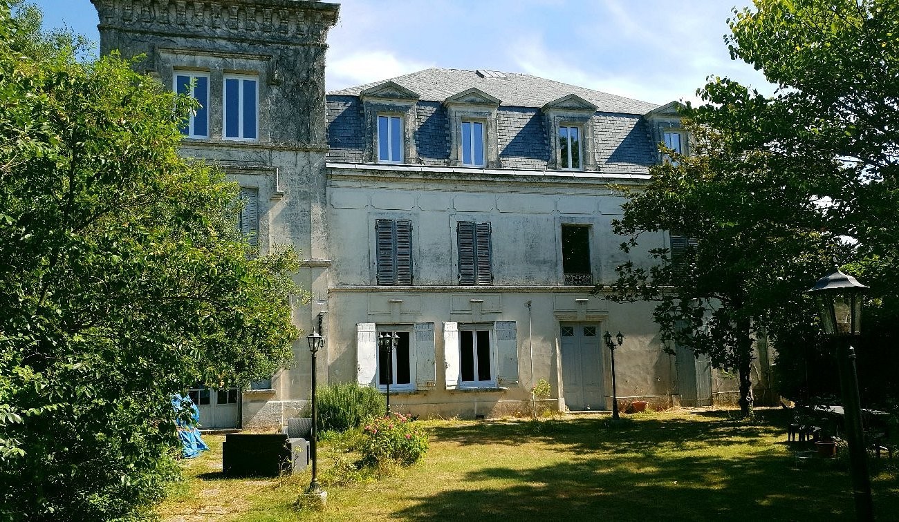 Château De Champblanc, Hôtel à Bréville