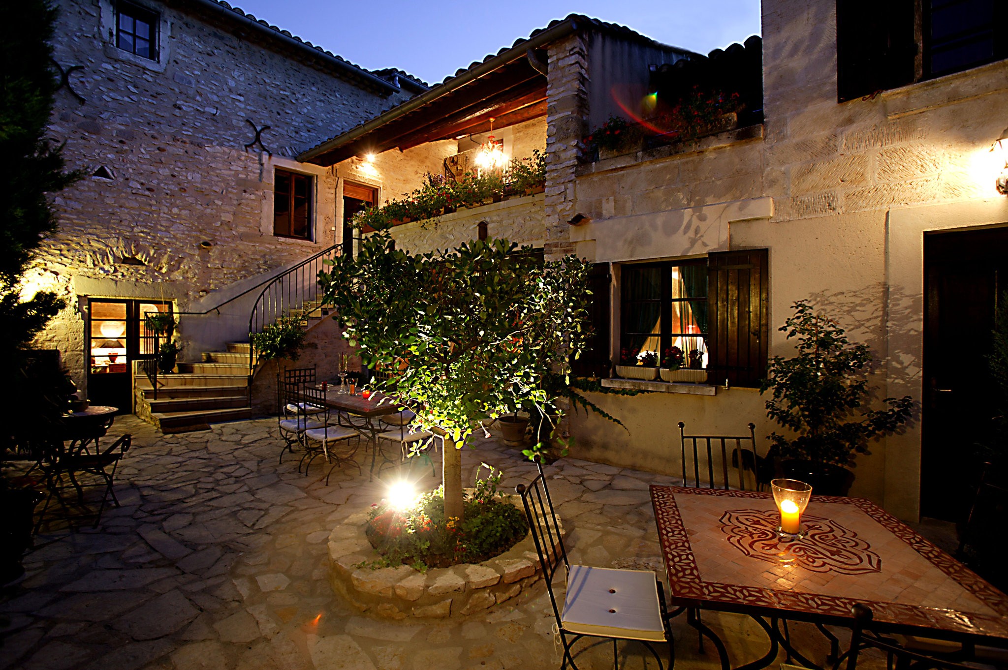 HOTEL LE SAINT LAURENT, Hôtel à Saint-Laurent-des-Arbres