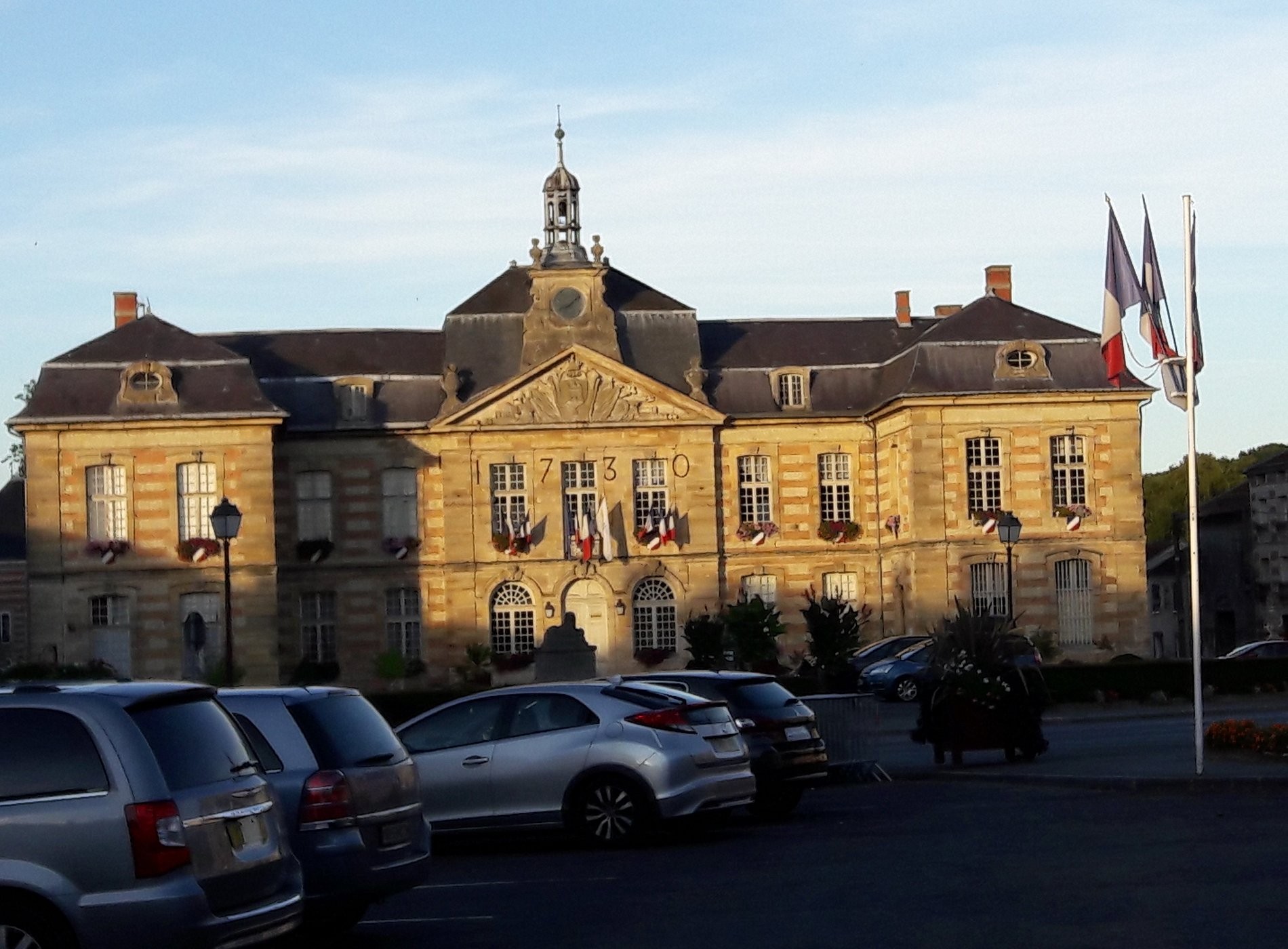 Logis Hôtel Le Cheval Rouge, Hôtel à Sainte-Menehould