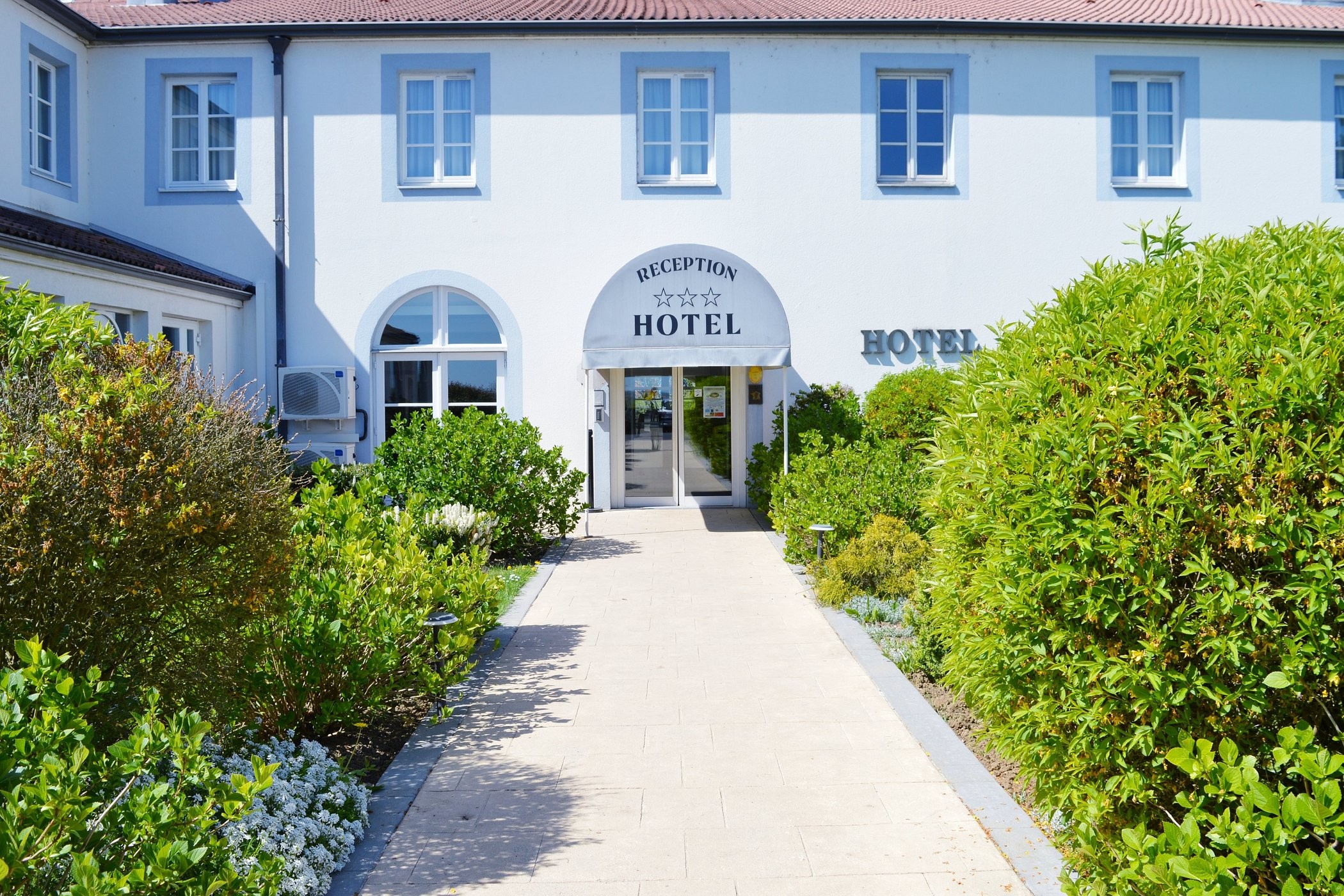 Logis Hôtel Les Tuileries, Hôtel à Féy