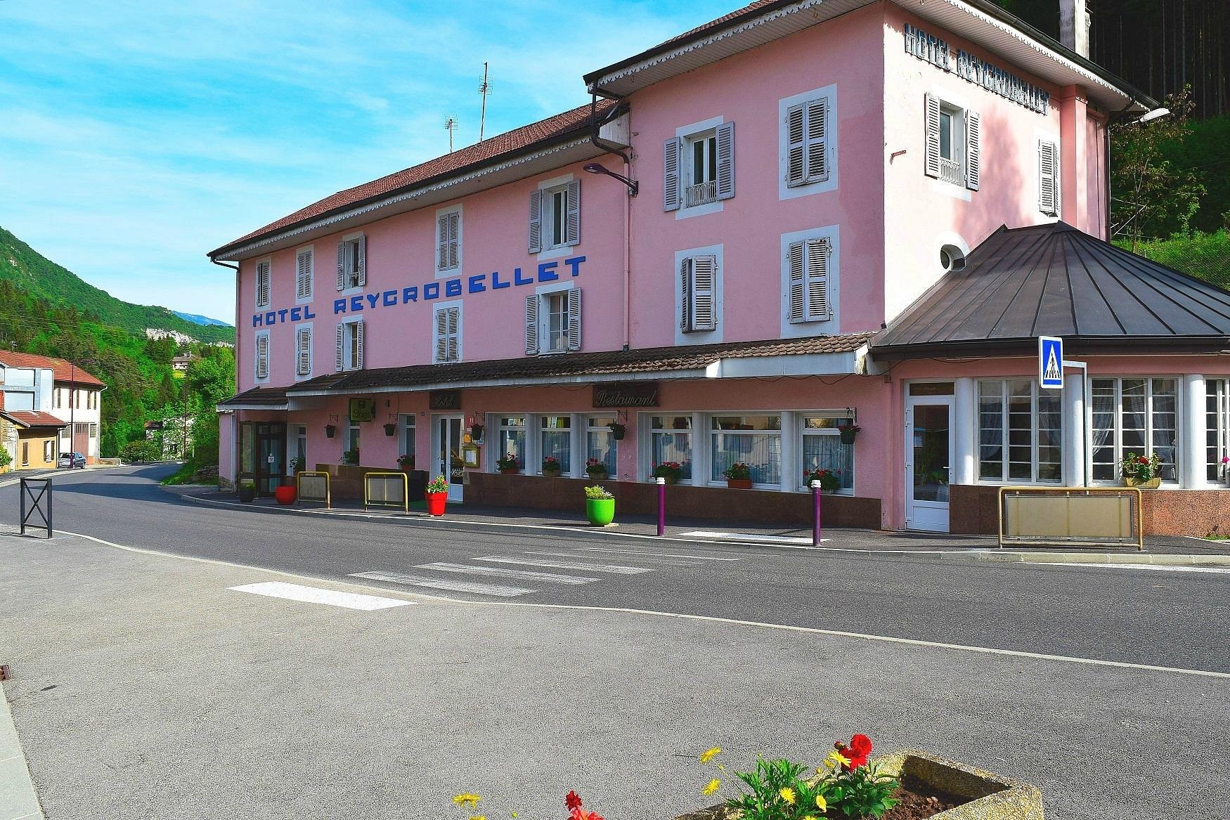Logis Hostellerie Reygrobellet, Hôtel à Saint-Germain-de-Joux