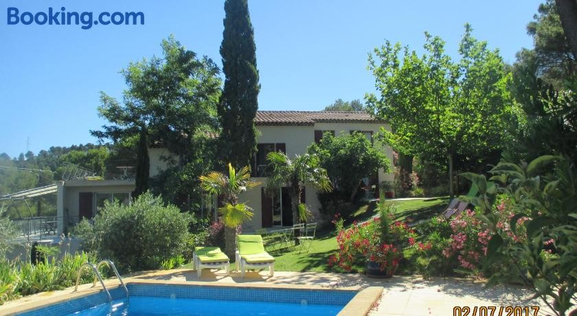 Villa Boulou, Hôtel à Rognes