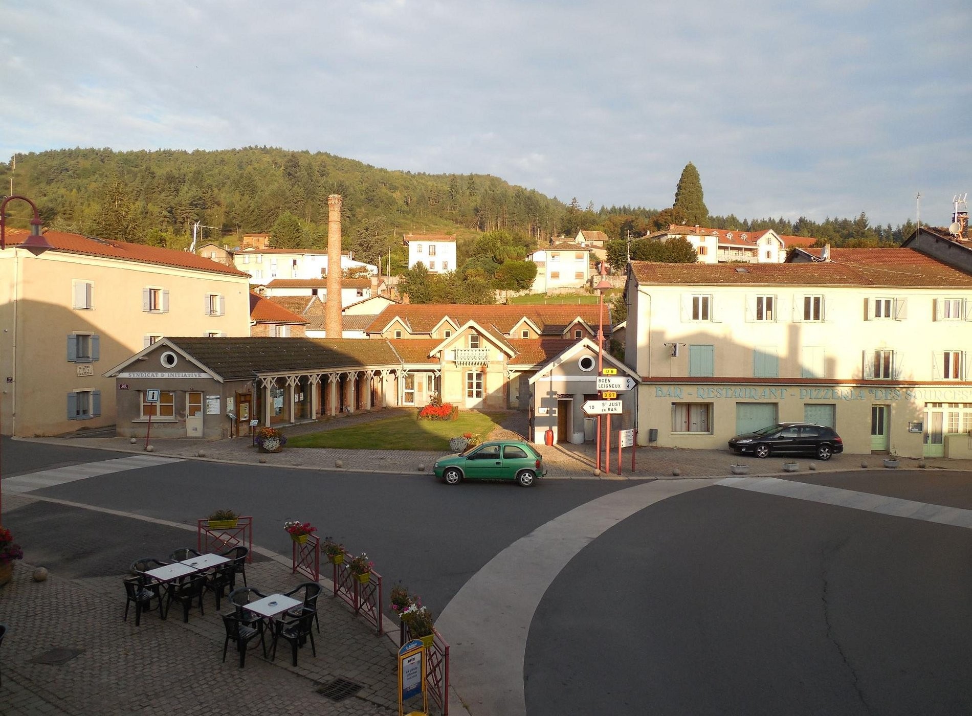 Logis Hôtel le Jardin des Thermes, Hôtel à Sail-sous-Couzan