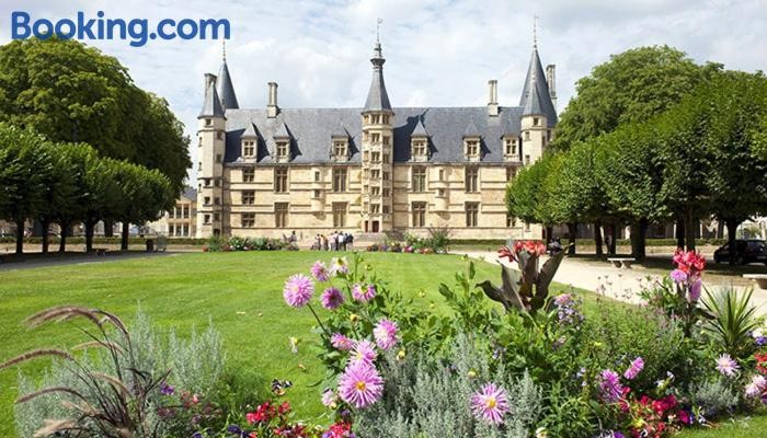 Hôtel De Clèves, Hôtel à Nevers