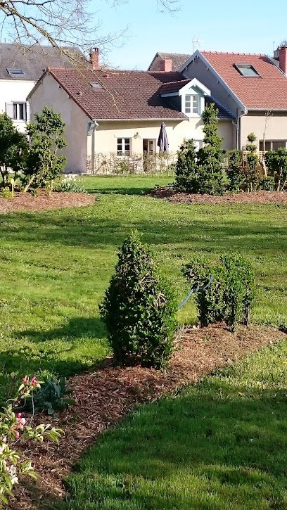 Gîtes Du Paradou, Hôtel à Roizy