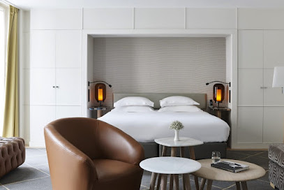 B For Hotels Hôtel à Paris 17