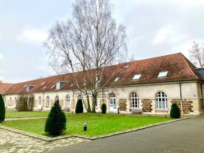Cercle Mixte De Croÿ, Hôtel à Versailles