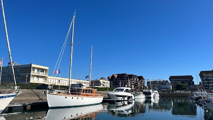 Un Bateau à Deauville, Hôtel à Deauville