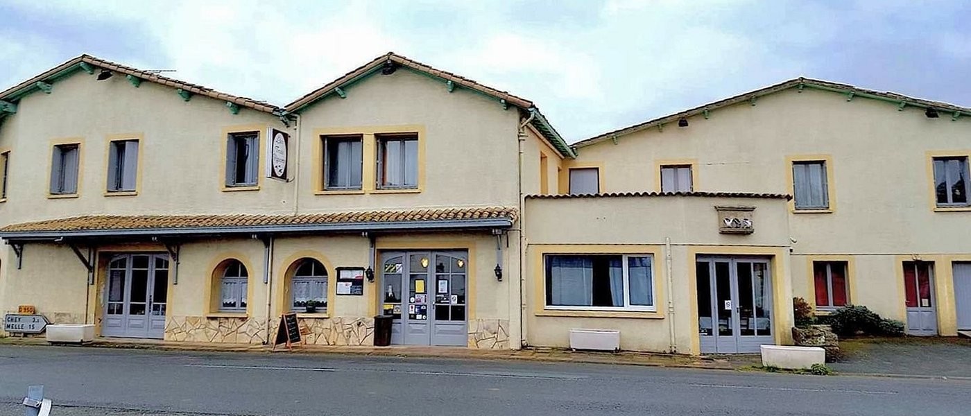 Hotel Les Trois Pigeons, Hôtel à Chenay