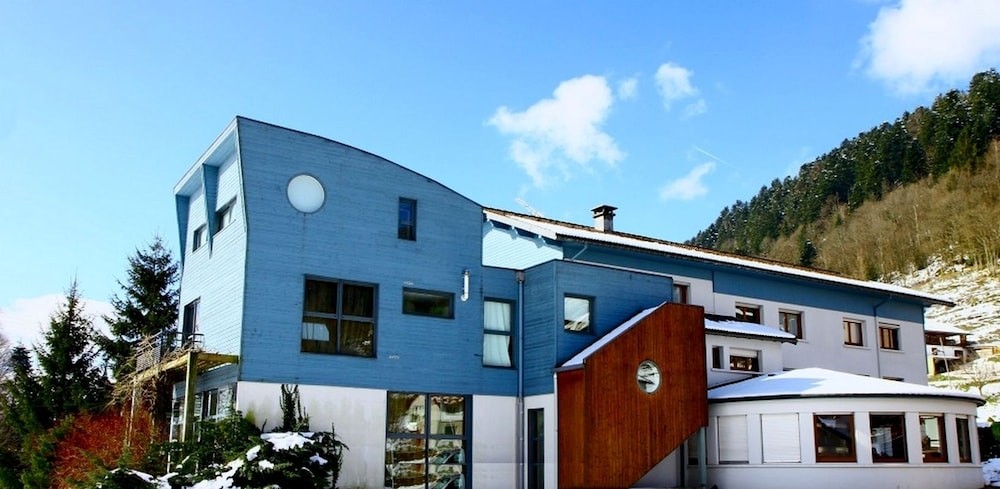 Hôtel-Restaurant Les Sapins, Hôtel au Ménil