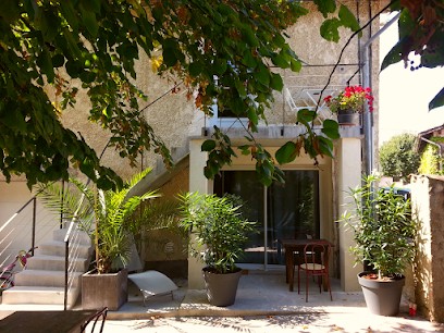 Studihotel Le Cosy, Hôtel à Saint-Maurice-de-Gourdans