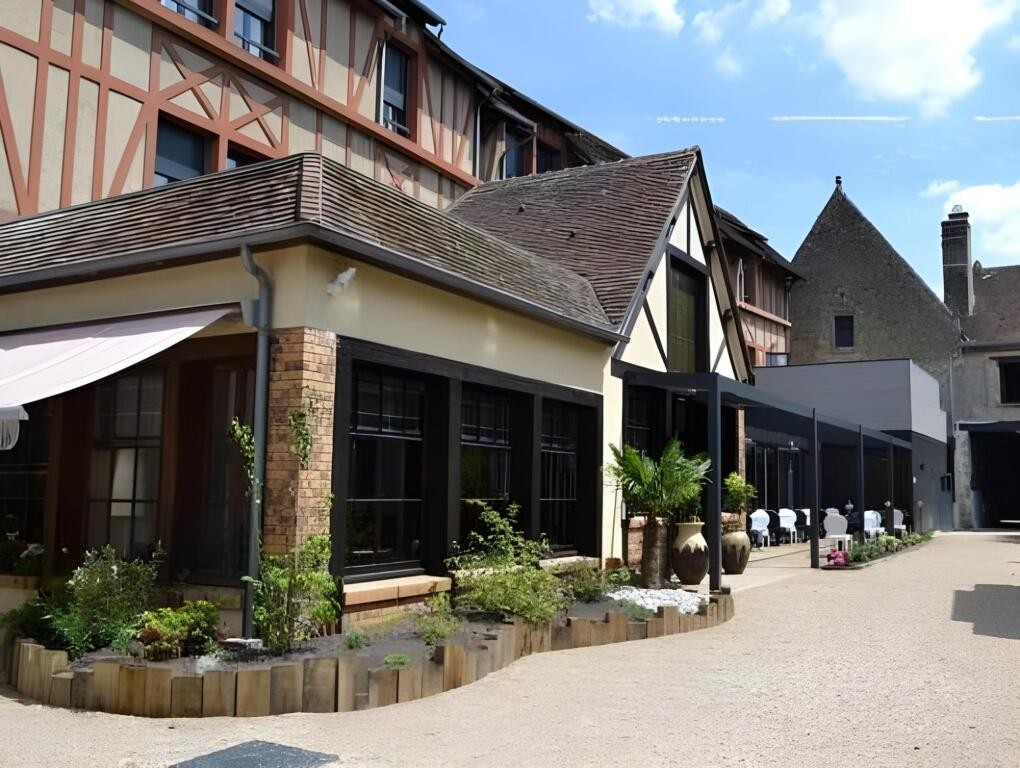 Logis Hôtel Le Saint Jacques, Hôtel à Cloyes-les-Trois-Rivières