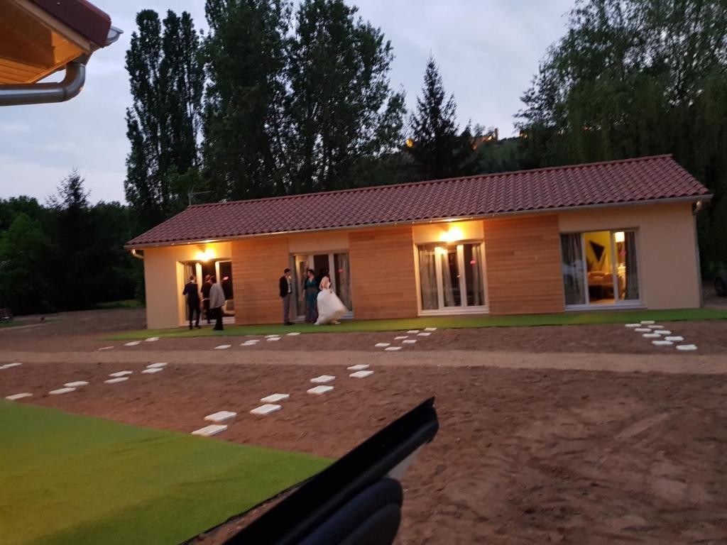 Domaine Des Pierres Dorées By FaniHotels, Hôtel à Ternand