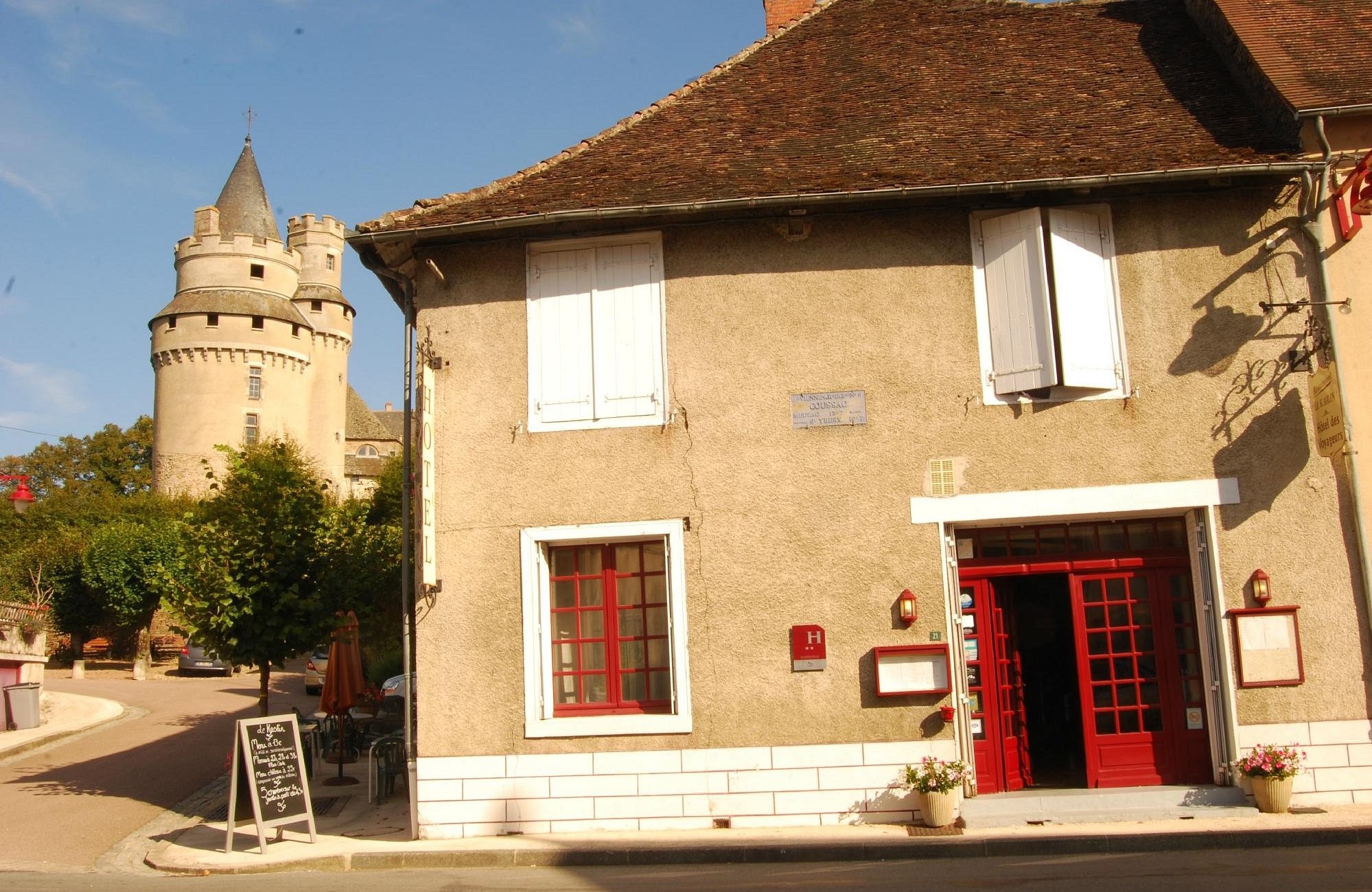 Hotel Des Voyageurs, Restaurant Le Kaolin, Hôtel à Coussac-Bonneval