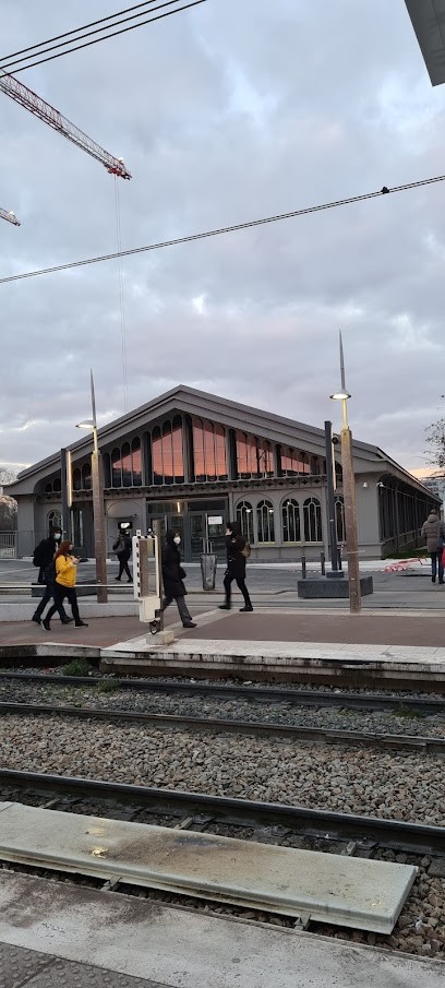 Snc Exploitation Hotels Suites, Hôtel à Issy-les-Moulineaux