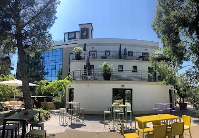 Appart Hôtel La Girafe Marseille Est, Hôtel à La Penne-sur-Huveaune