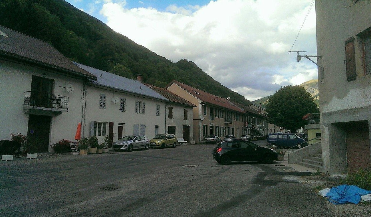 Hôtel Du Commerce, Hôtel à Chézery-Forens