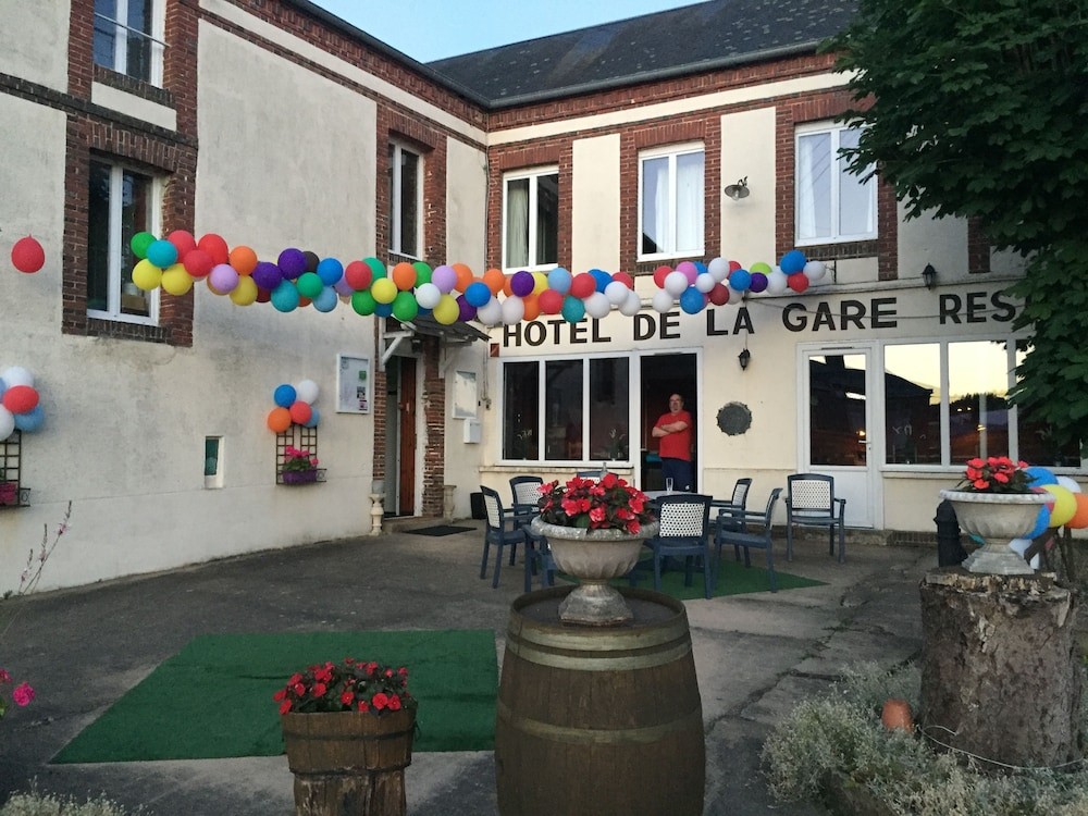 Hôtel de la Gare, Hôtel à Sainte-Gauburge-Sainte-Colombe