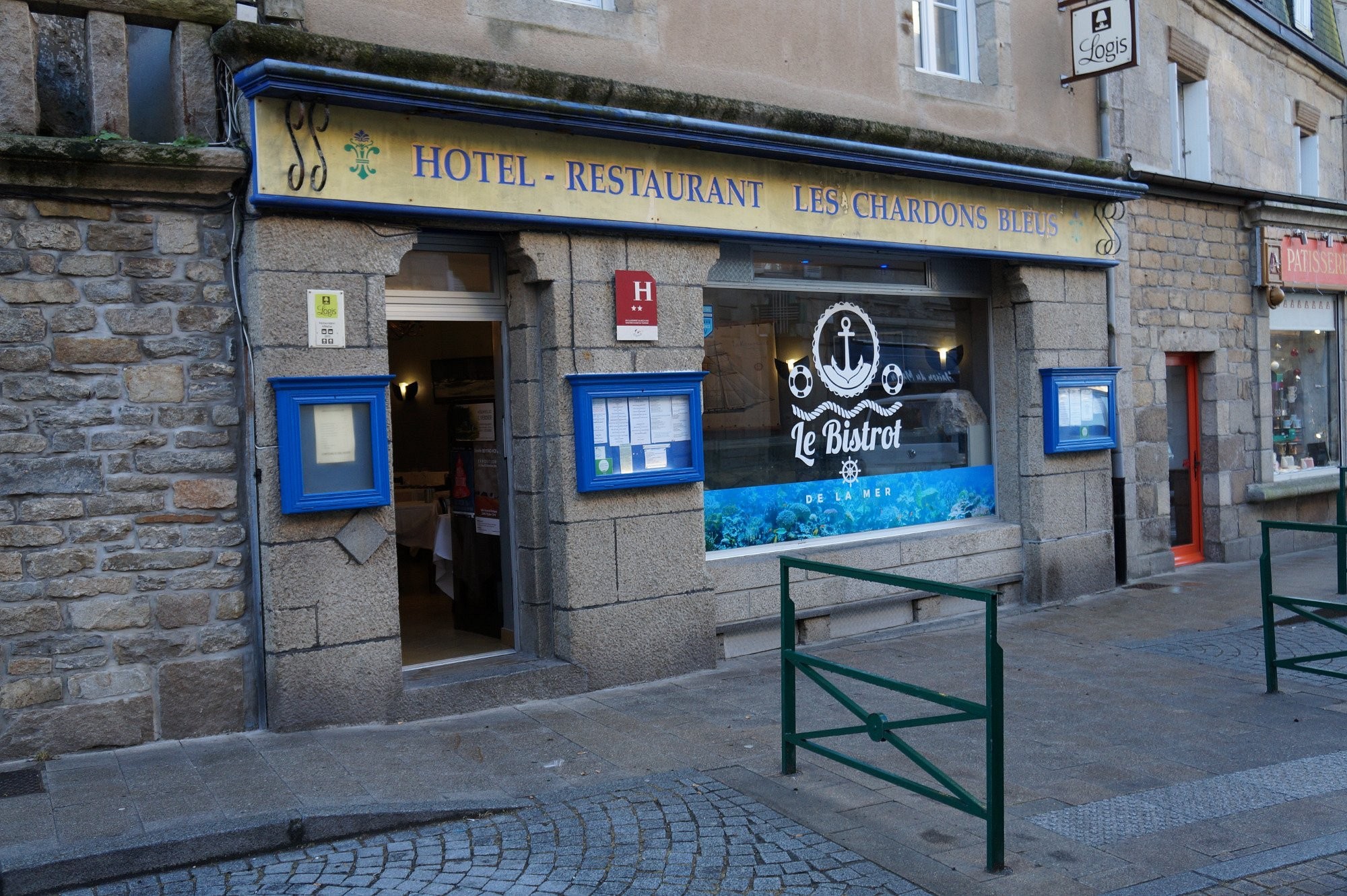 Logis Hôtel Les Chardons Bleus Rest. Le Bistrot De La Mer, Hôtel à Roscoff